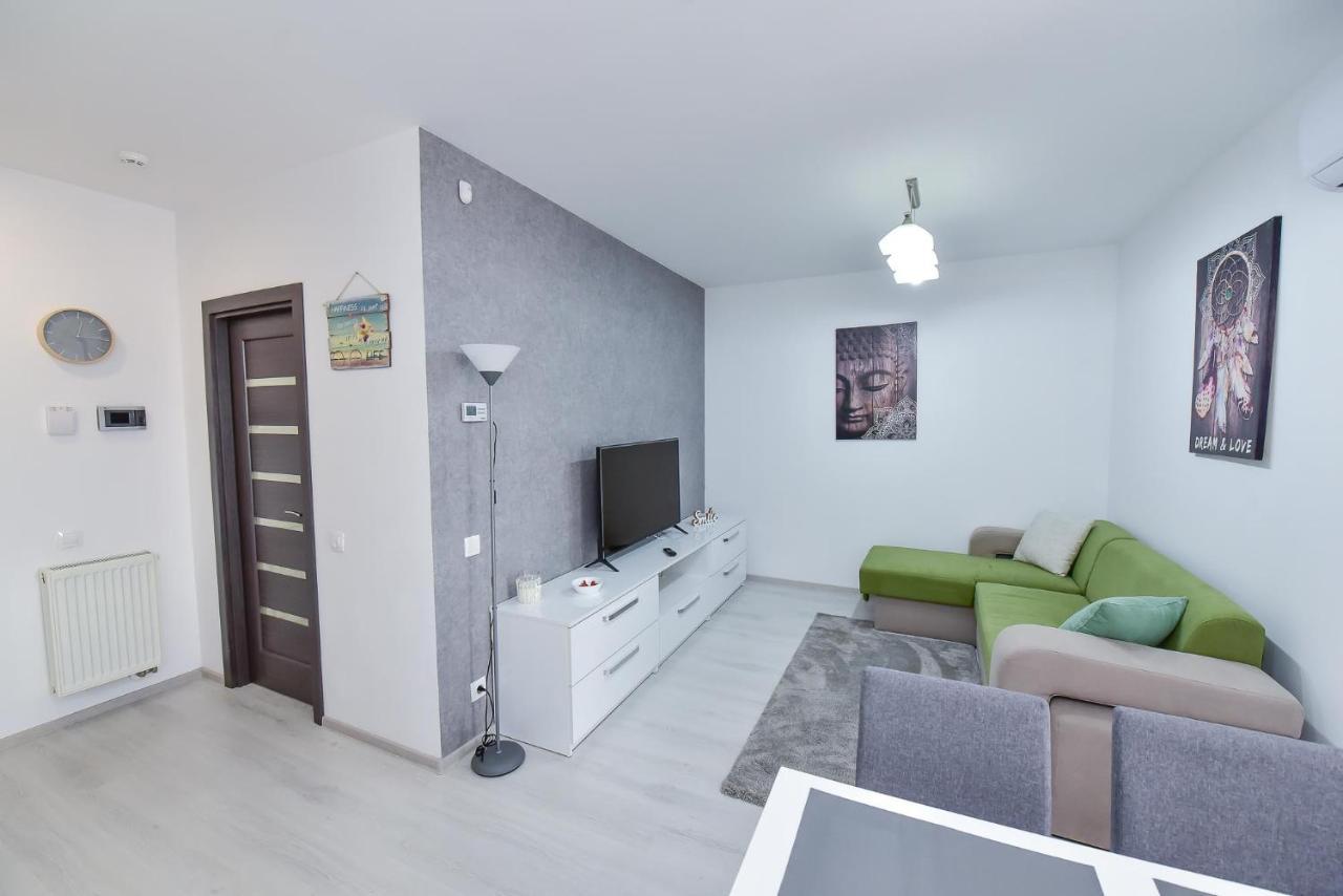 Stylish Stay - Executive - Private Parking And Central Location オラデア エクステリア 写真